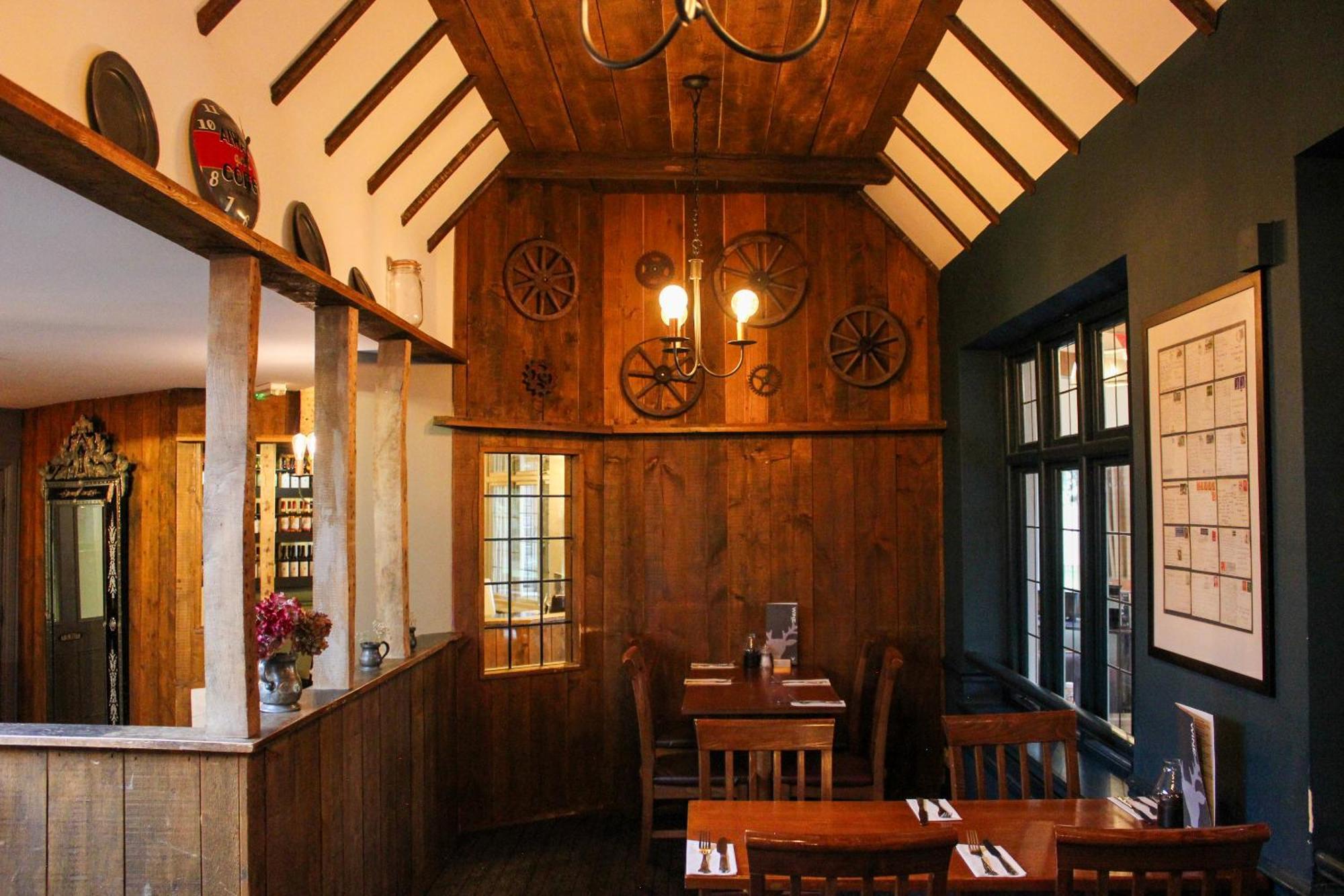 Отель The White Hart Суиндон Экстерьер фото